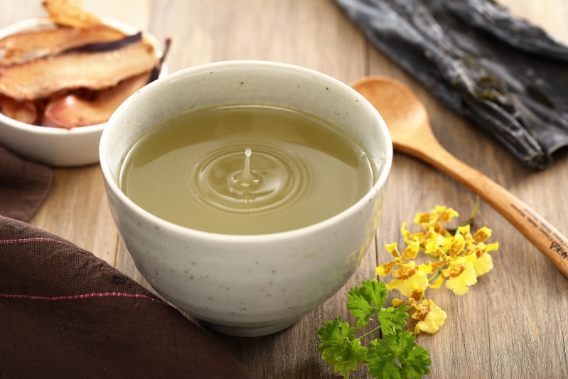 【1元加購】柴魚昆布大骨湯-230g